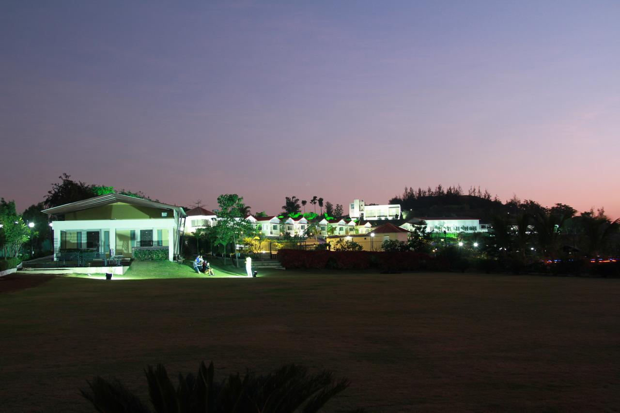 Savana Lake Resort Nashik Extérieur photo