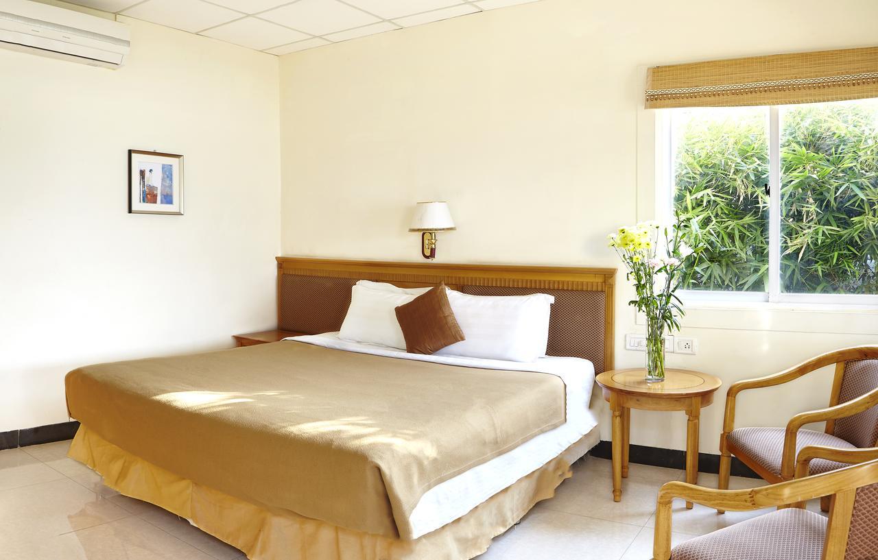 Savana Lake Resort Nashik Extérieur photo