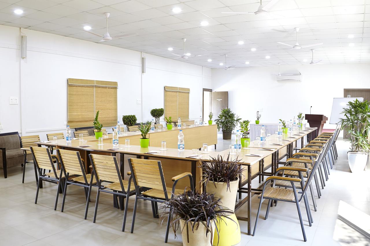 Savana Lake Resort Nashik Extérieur photo