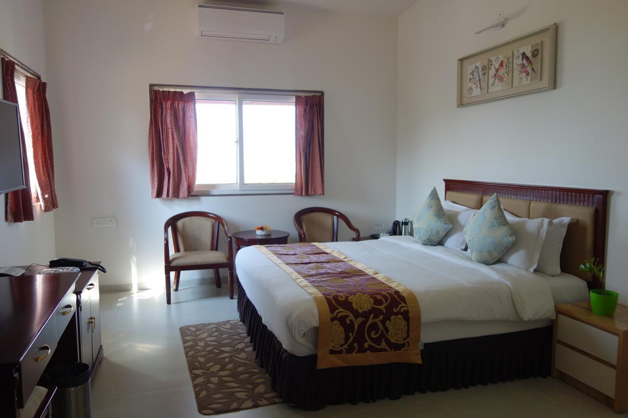 Savana Lake Resort Nashik Extérieur photo