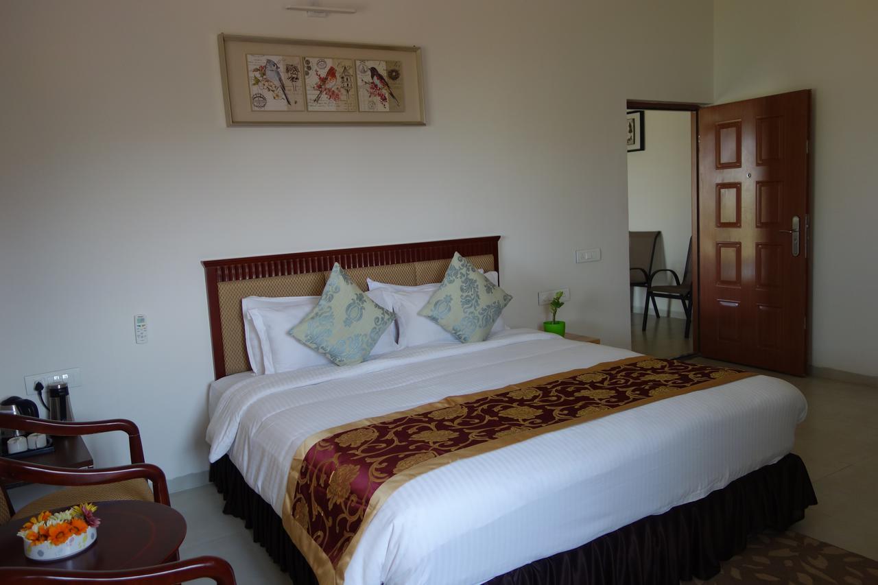 Savana Lake Resort Nashik Extérieur photo