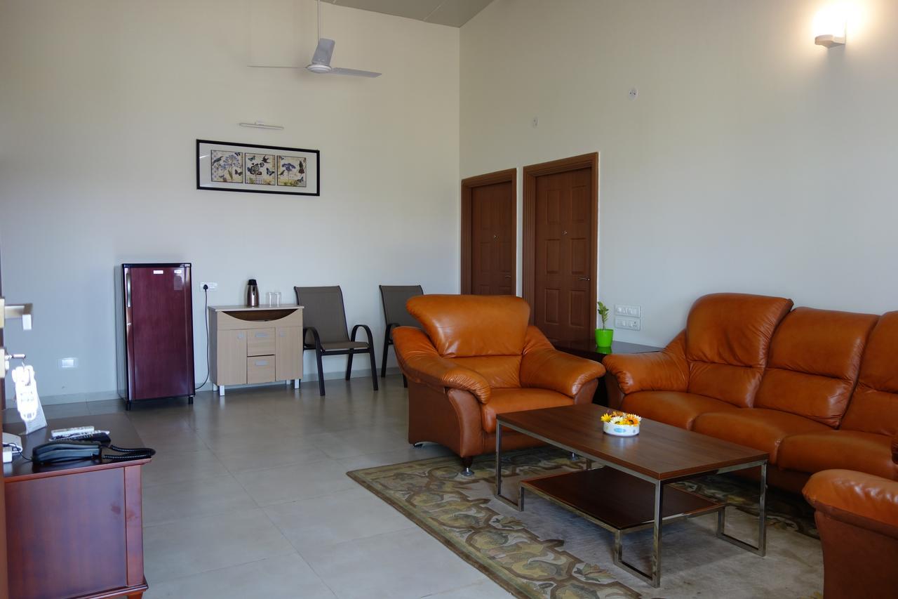 Savana Lake Resort Nashik Extérieur photo