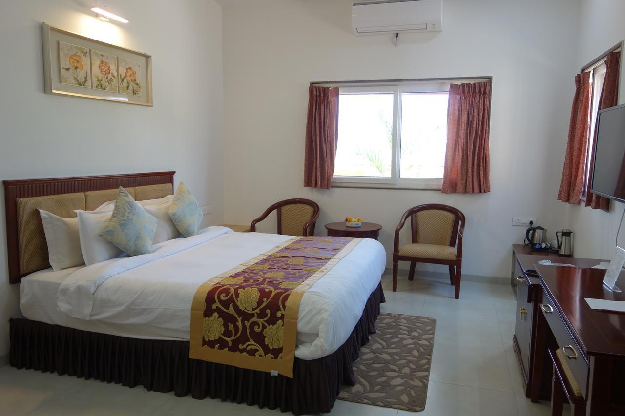 Savana Lake Resort Nashik Extérieur photo